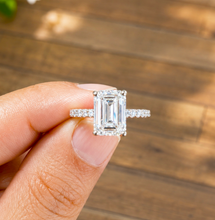 Load image into Gallery viewer, Emerald Cut Center And Round Cut Moissanites Engagement Ring Set In 14K Solid Yellow Gold Wedding Bridal Ring Set 3.25ctw
