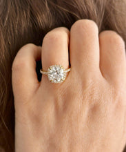 Load image into Gallery viewer, Round Cut Simulated Diamonds Engagement Ring 14K Solid Yellow Gold Halo Design Wedding Bridal Ring 2.50ctw
