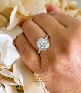 14K White Gold Oval Cut Forever One Moissanite And Natural Round cut Diamond Engagement Ring Deco, Halo, Bridal, Wedding, Propose 3.70ct