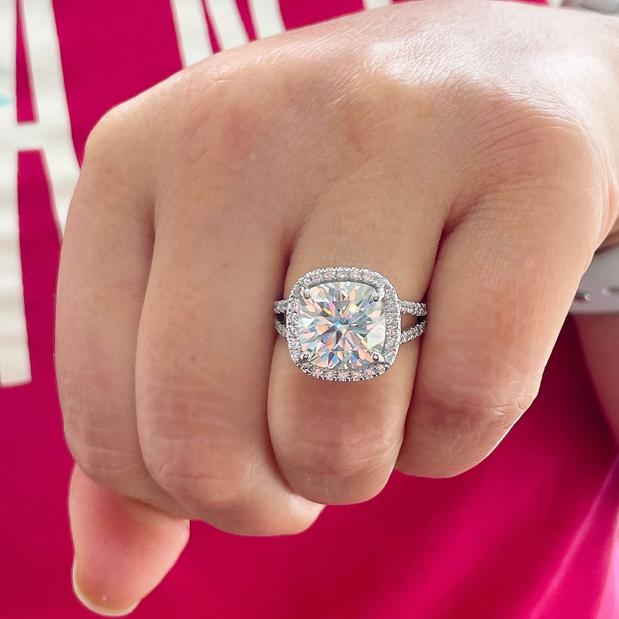 Large round diamond engagement ring Outlet