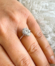 Load image into Gallery viewer, IGI Certified 14k Solid Rose Gold Oval and Round Cut Diamond Engagement Ring 2.50ct F-VS2
